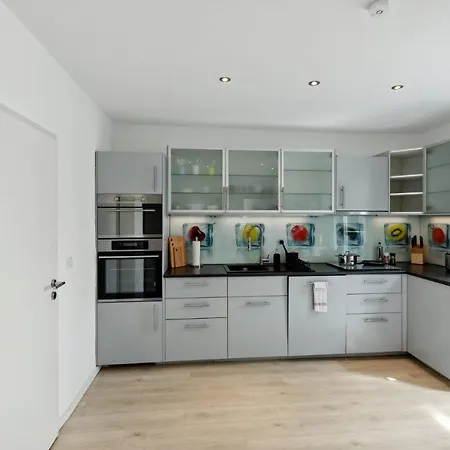 At Weinmeister - Grosszuegigkeit & Ruhe *